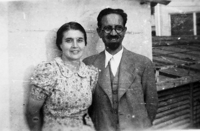 En Valencia, junto a su marido Fernando Ramón y Ferrando, en la etapa final de la Guerra Civil