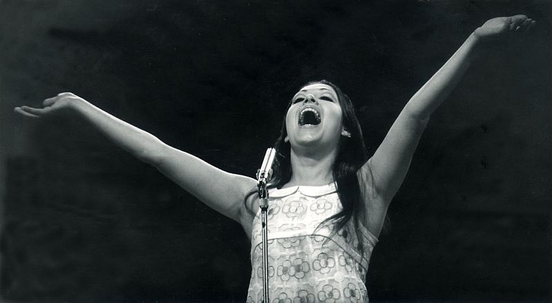 La cantante, durante su actuación en el escenario del Royal Albert Hall londinense