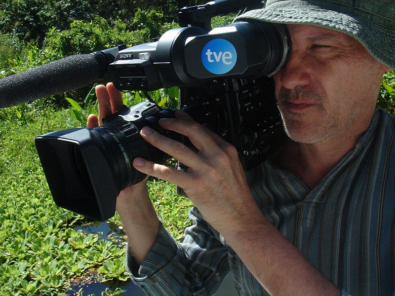 Ramón Senent entre nenúfares