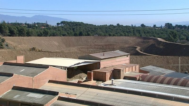 Vista de la excavación que ha alarmado a los vecinos de Bellaterra