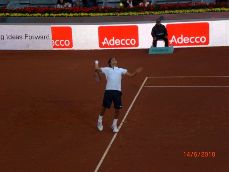 ¡Saque de Federer en Madrid!