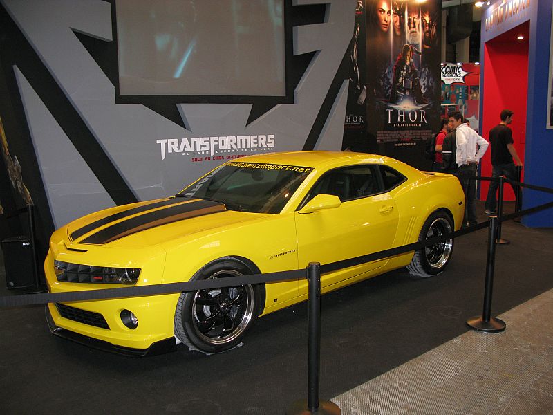 Uno de los coches de los 'Transformers' en el salón del cómic de Barcelona