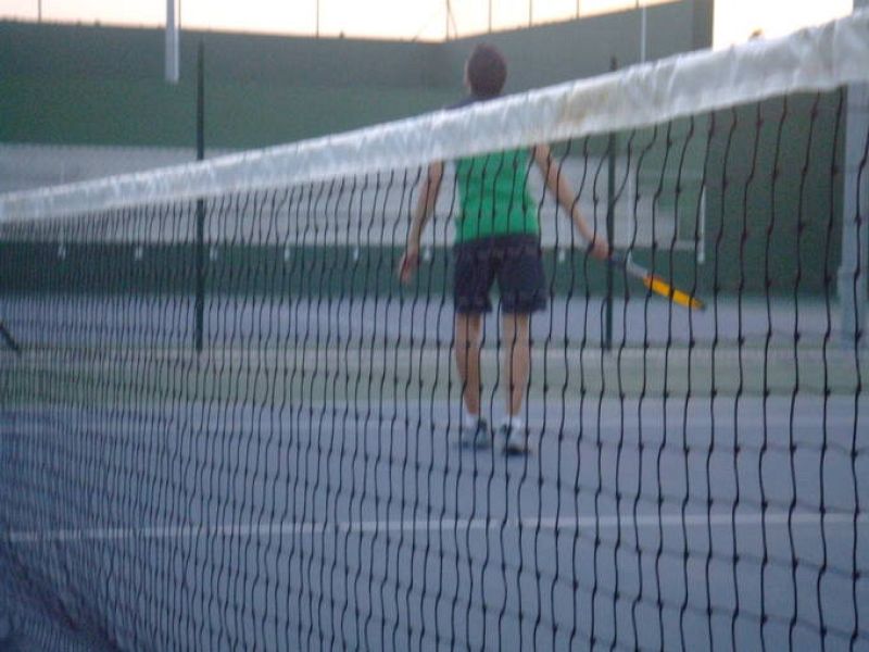 Jugando con mis amigos, muchos ánimos a los tenistas en general, ¡son increibles! 