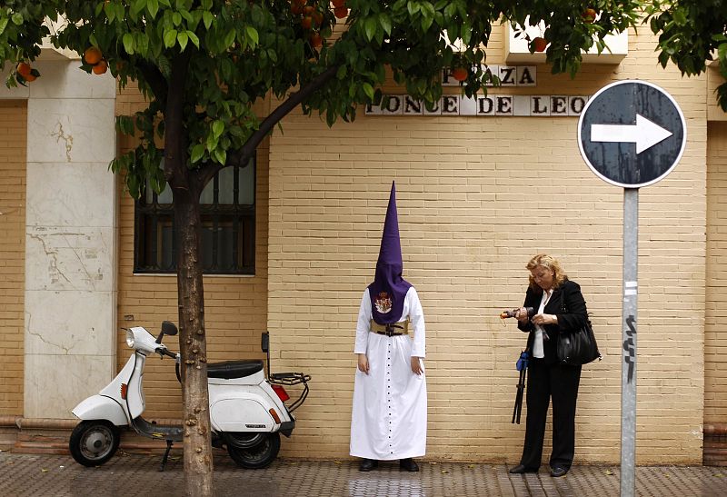 La cofradía de la Exaltación de Sevilla no puede salir por la lluvia