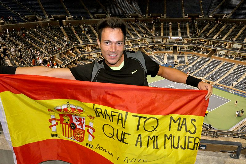 "Rafa, te quiero mas que a mi mujer!!!" Ese fue mi lema en el US OPEN 2010, los americanos solo dejaron pasar mi bandera por original