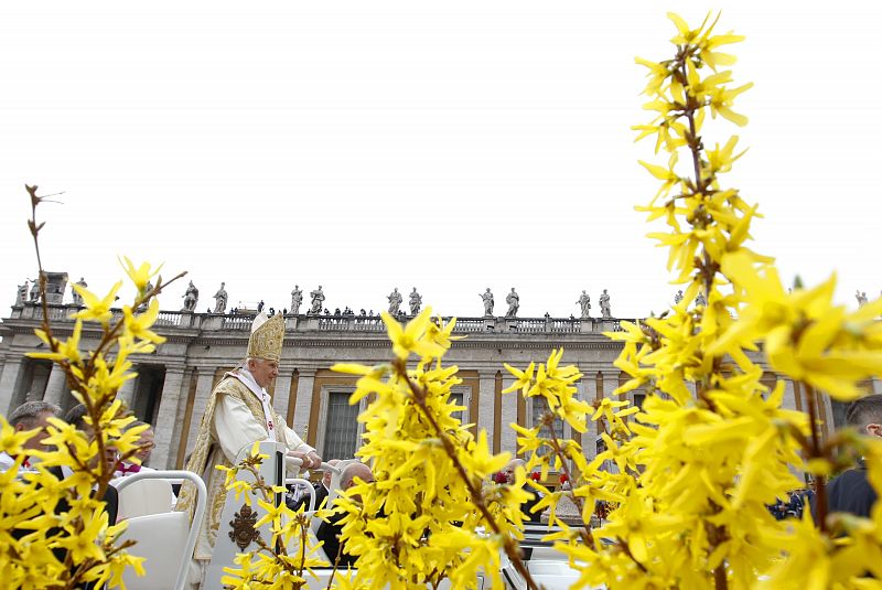 Pope Benedict XVI arrives to lead the Easter Mass in Saint Peter's Square at the Vatican