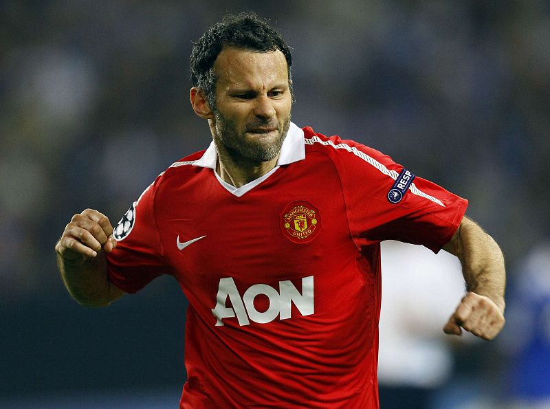 Manchester United's Ryan Giggs celebrates his goal against Schalke 04 during their Champions League semi-final first leg soccer match in Gelsenkirchen