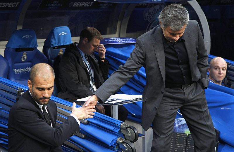 Saludo entre Mourinho y Guardiola