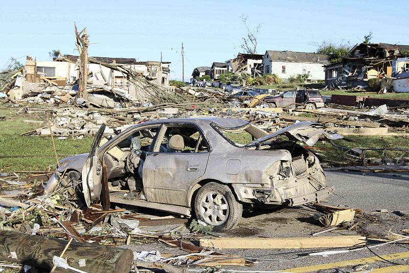 Los tornados han destruido todo lo que estaba a su paso