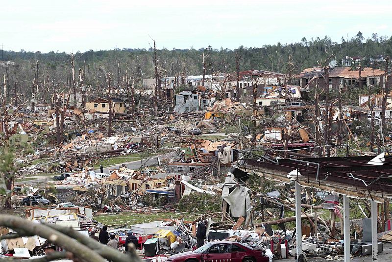 Los tornados han dejado este paisaje desolador en Pratt City, en los alrededores de Birmingham (Alabama)