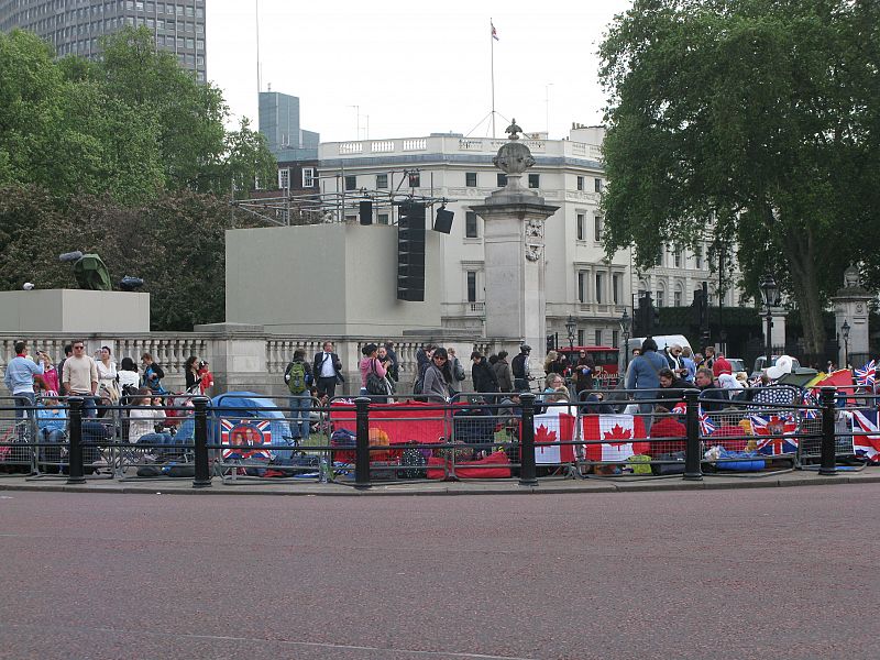 No hay rincón del centro de Londres en el que no haya algún detalle que recuerde el enlace