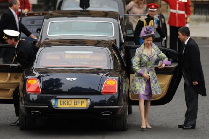 La princesa Ana, hermana del príncipe Carlos, a su llegada a la abadía de Westminster.