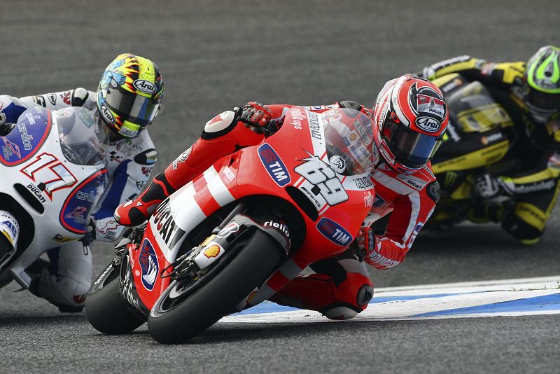 Los pilotos de MotoGP han podido rodar sin lluvia sobre el asfalto de Estoril.