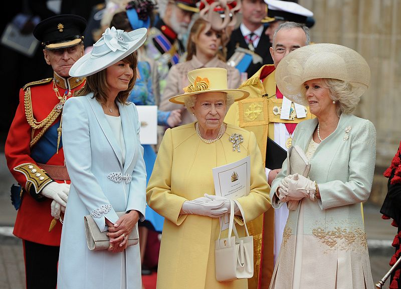 La reina Isabel II, Carole Middleton (madre de Catalina) y Camila, duquesa de Cornualles.