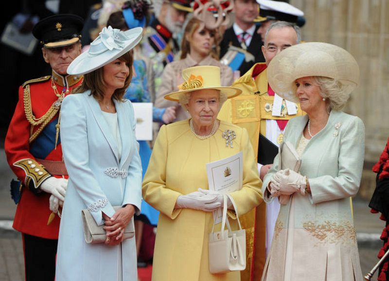  La reina Isabel II, Carole Middleton (madre de Catalina) y Camila, duquesa de Cornualles.