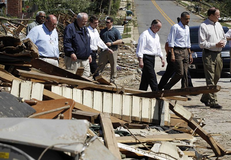 Barack Obama ha asegurado que nunca había visto una devastación como ésta al recorrer Tuscaloosa