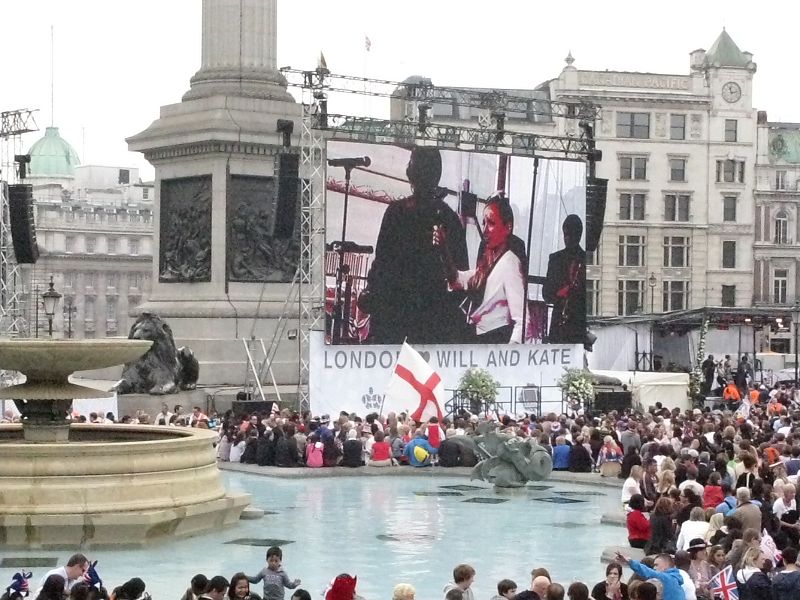 Un concierto en honor a la boda en la plaza Trafalgar.