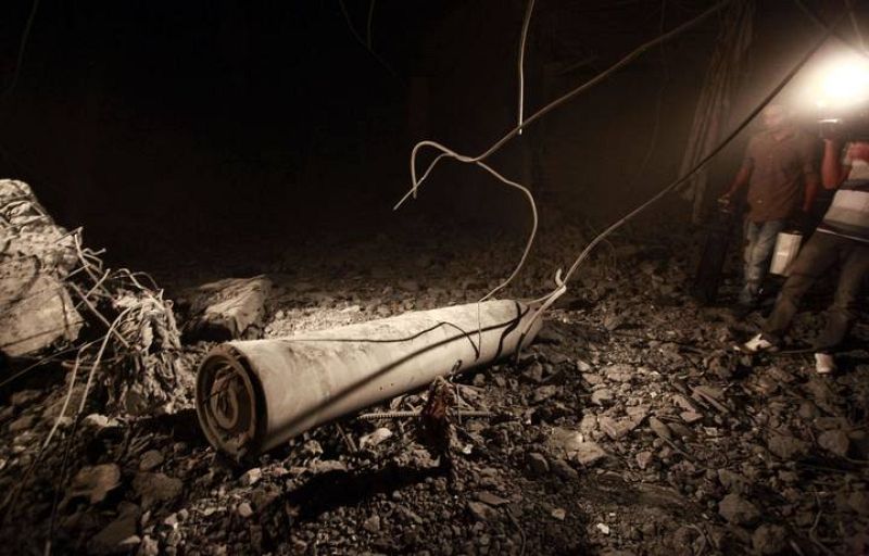  Según el Gobierno libio, la OTAN ha atacado la residencia de uno de los hijos en Gadafi en Trípoli.