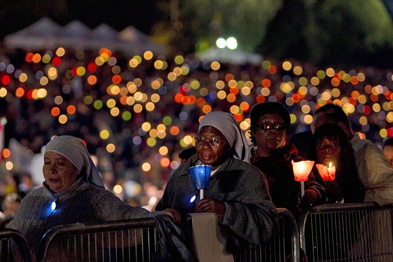 Miles de velas han iluminado el Circo Massimo de Roma durante la vigilia.