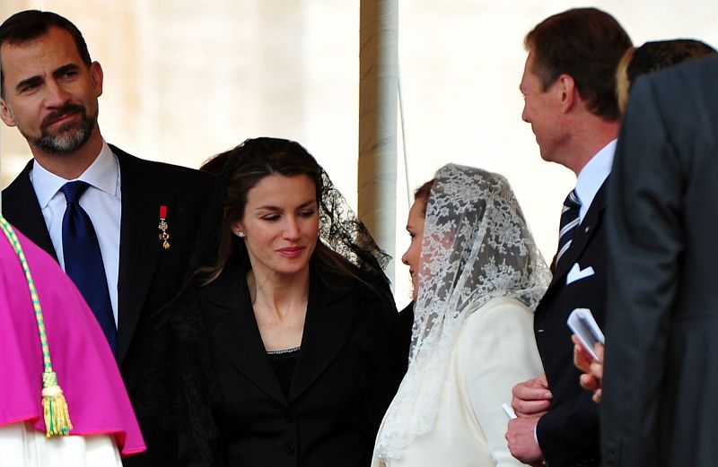 Los príncipes de Asturias, junto a los duques de Luxemburgo esperan el inicio de la ceremonia.