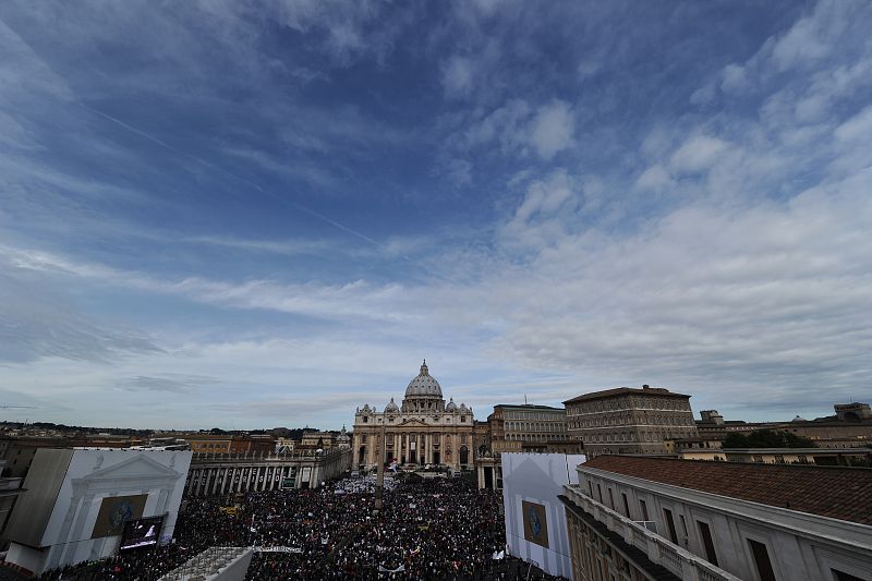 Así lucía la plaza de San Pedro minutos antes del inicio de la beatificación.