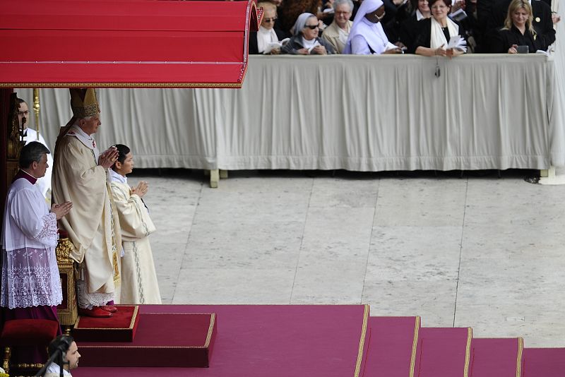 Benedicto XVI ha pronunciado la fórmula oficial a las 10.36 horas de este domingo.