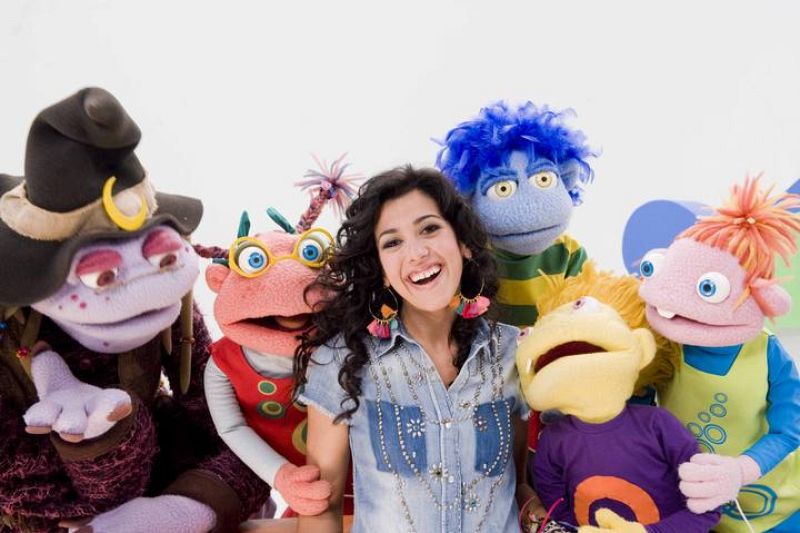  Lubina, Lupita, Lublú, Lucho y Lulila rodean a Lucía Pérez.