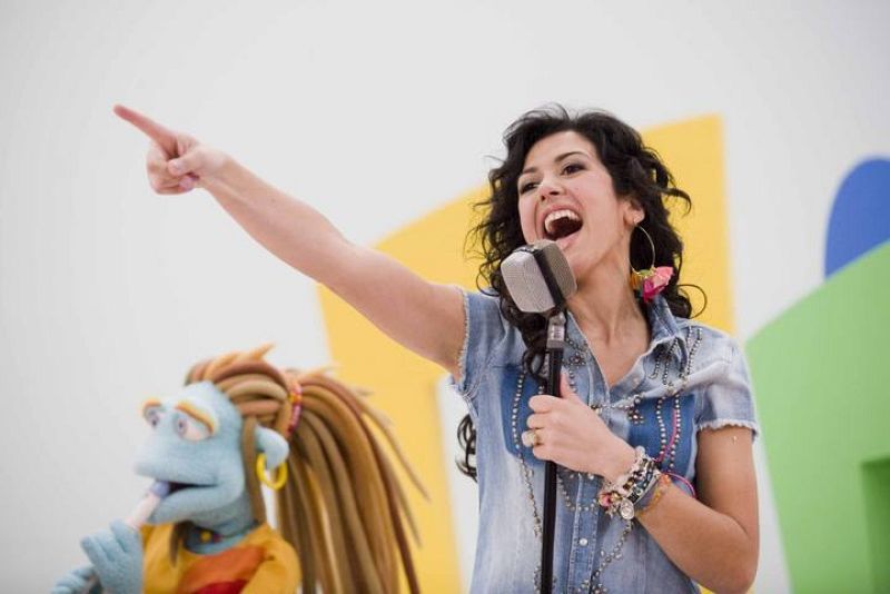  Lucía está inmersa en la promoción de nuevo álbum, "Cruzo los dedos".