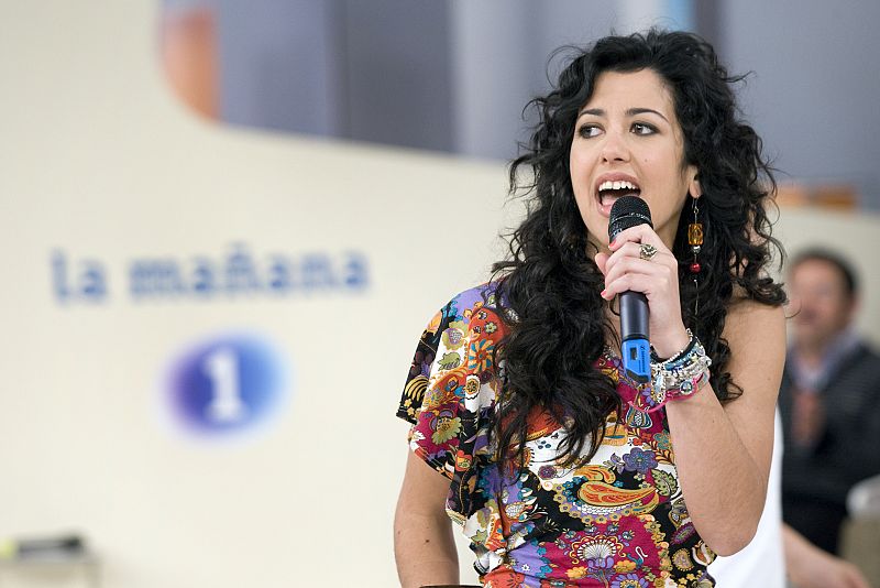 Lucía aún no ha desvelado cómo será el vestido que elegirá para la final de Eurovisión. Solo sabemos que será "muy alegre, acorde con la canción, que transmite emociones muy positivas".