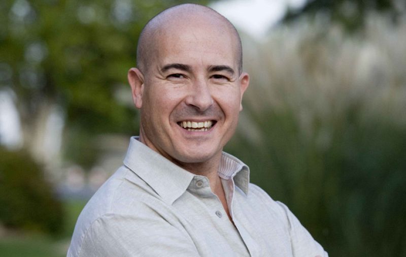 Moisès Rodríguez, comentarista de la versió catalana, juntament amb Josep Moratalla