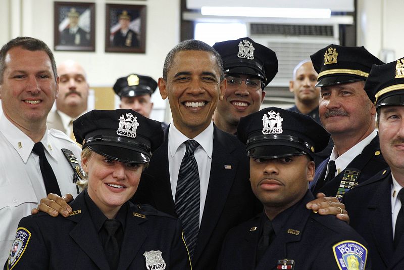 Obama junto a los policías de Nueva York