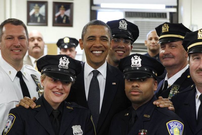 Obama junto a los policías de Nueva York 