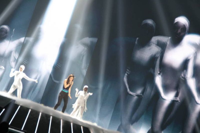   La principal apuesta de la candidatura alemana es su espectacular puesta de escena ideada para la canción "Taken by a stranger".