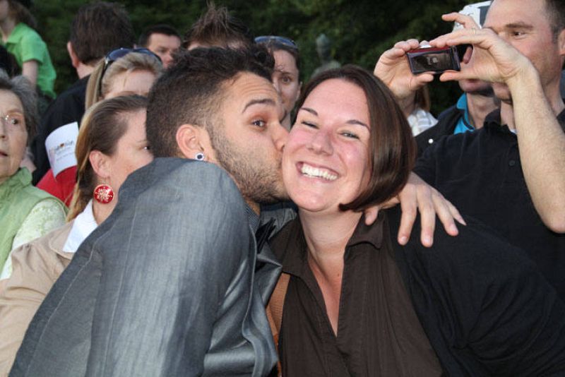  Nito, aclamado por las fans.