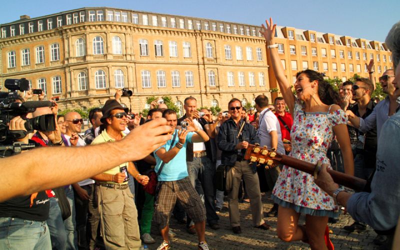 La cantante interpretó "Vuelve conmigo" y "Que me quiten lo bailao"