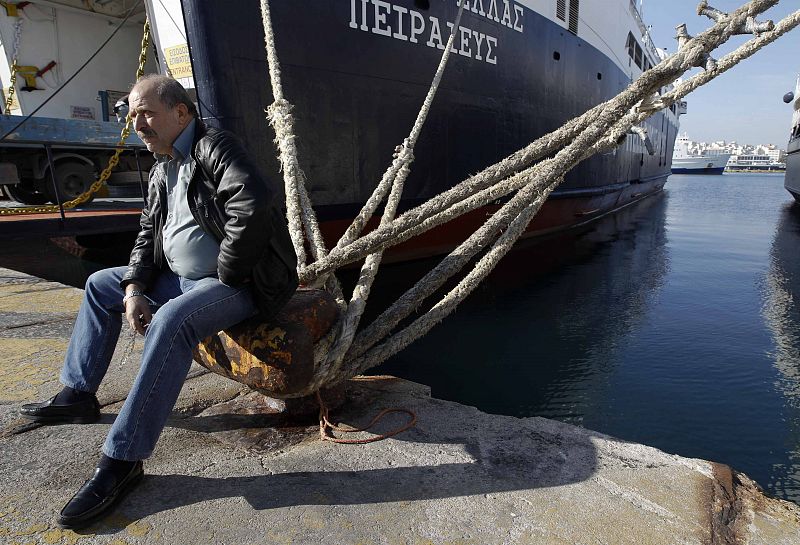 El puerto de Atenas, paralizado por la huelga