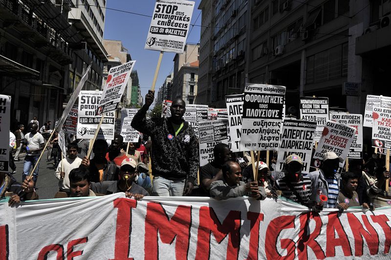 Inmigrantes que han participado en la marcha para protestar contra los recortes