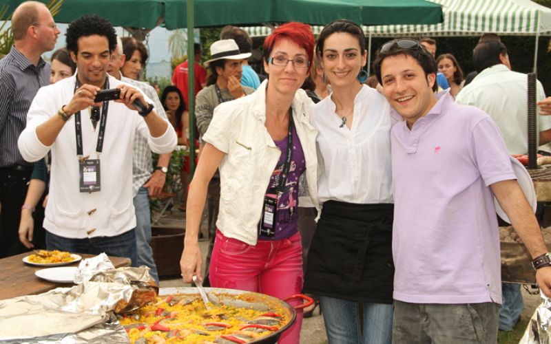 En la cena no faltó una exquisita paella, hecha en honor de Lucía Pérez.