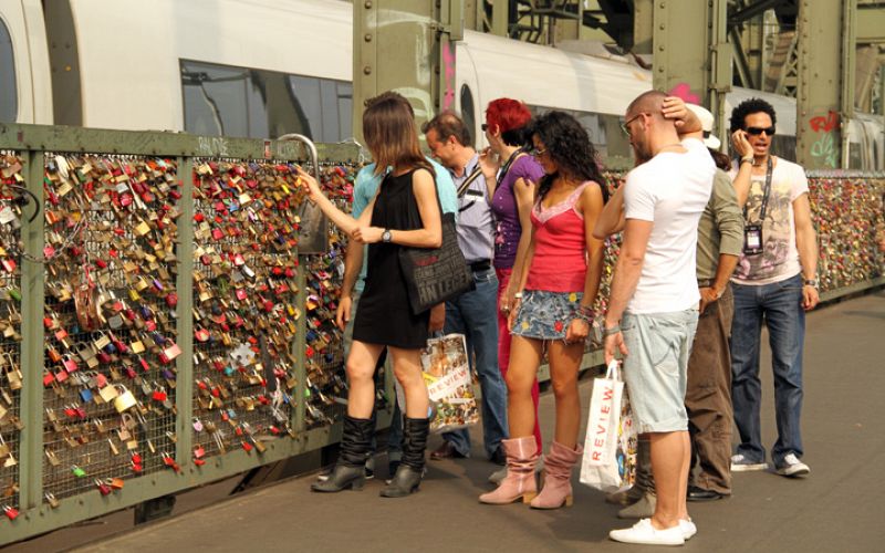 En el puente más romántico de Colonia.