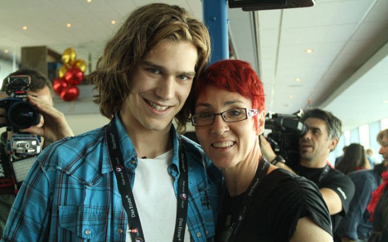  La coreógrafa de Lucía Pérez, Lola González, ha querido hacerse una foto con Vassili, del que ha destacado su gran voz y simpatía.