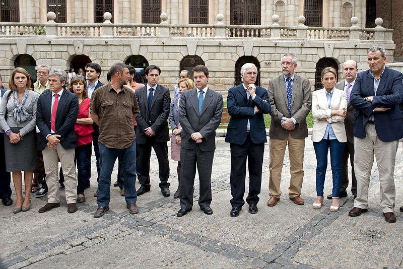 MINUTO DE SILENCIO POR LAS VÍCTIMAS DEL TERREMOTO DE LORCA