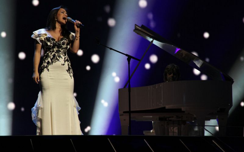 La lituana Evelina Sasenko interpreta una de las baladas de la gala final, "C'est ma vie".