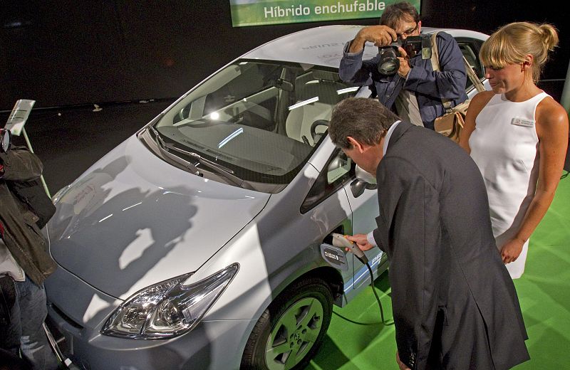 MAS Y SEBASTIÁN INAUGURAN EL SALÓN DEL AUTOMÓVIL