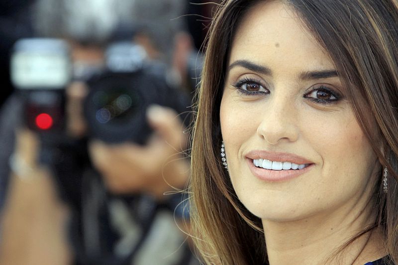 Cast member Cruz poses during a photocall for the film "Pirates Of The Caribbean: On Stranger Tides" at the 64th Cannes Film Festival