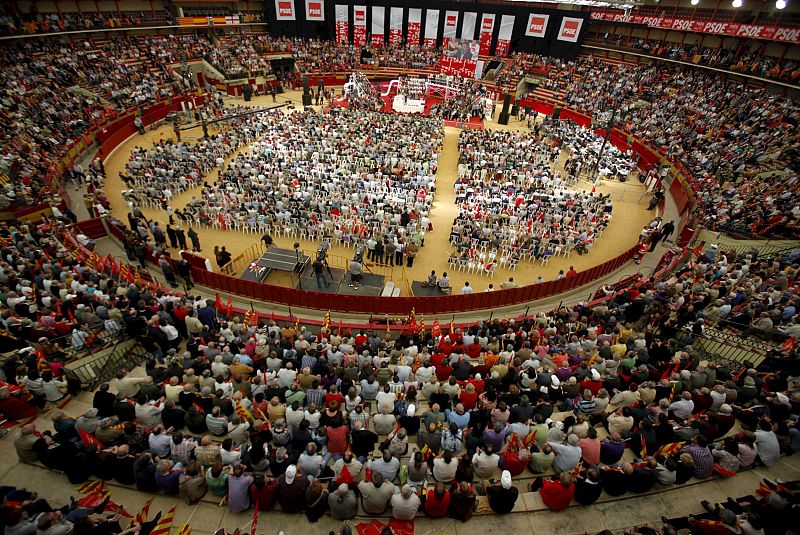 MITIN DE ZAPATERO EN LA PLAZA DE TOROS DE ZARAGOZA