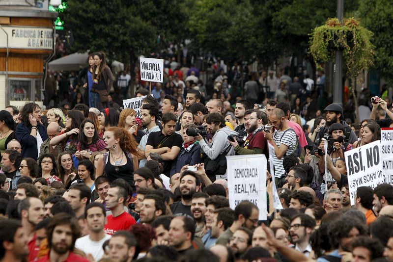Centenares de jóvenes han reclamado un cambio en la política y en la sociedad