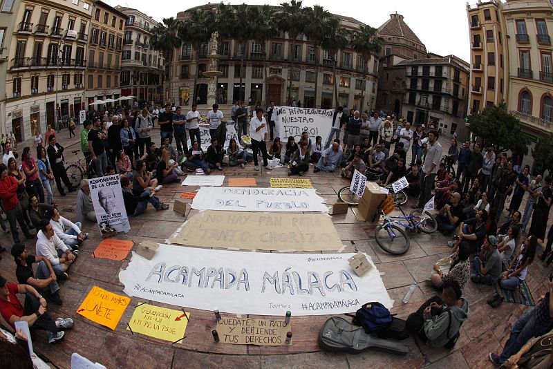 Decenas de personas se han concentrado con las mismas reivindicaciones en Málaga