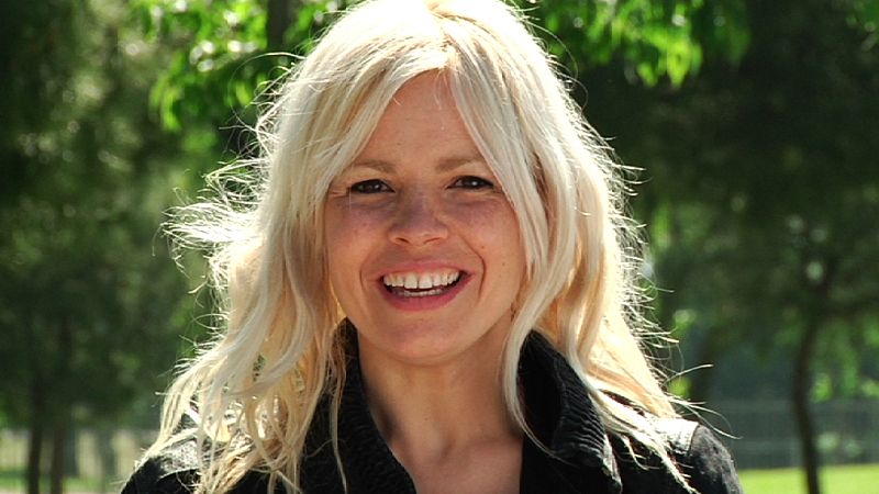 En movimiento con - Lluvia Rojo