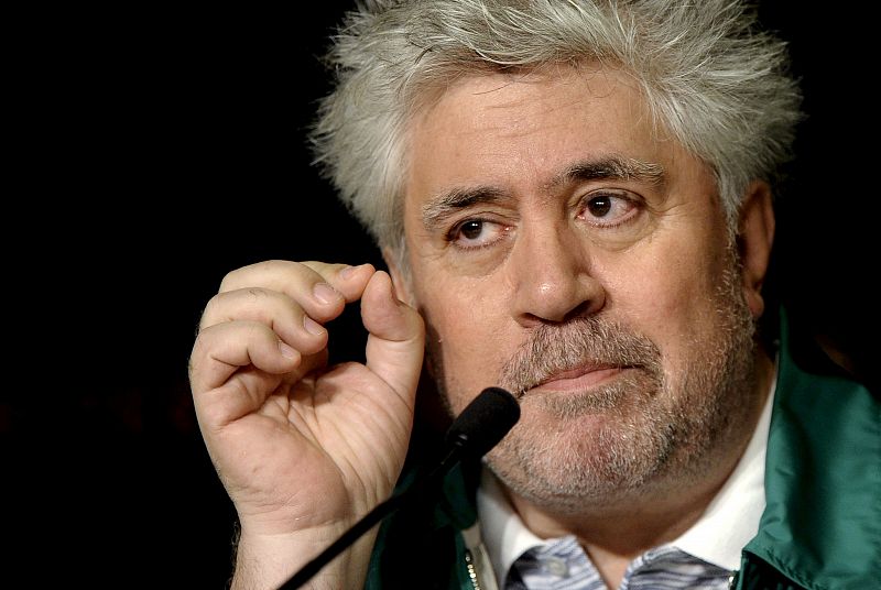 El director de cine español Pedro Almodovar presenta en rueda de prensa su película "La piel que habito" en la 64ª edición del Festival de Cannes (Francia), hoy, jueves 19 de mayo de 2011.