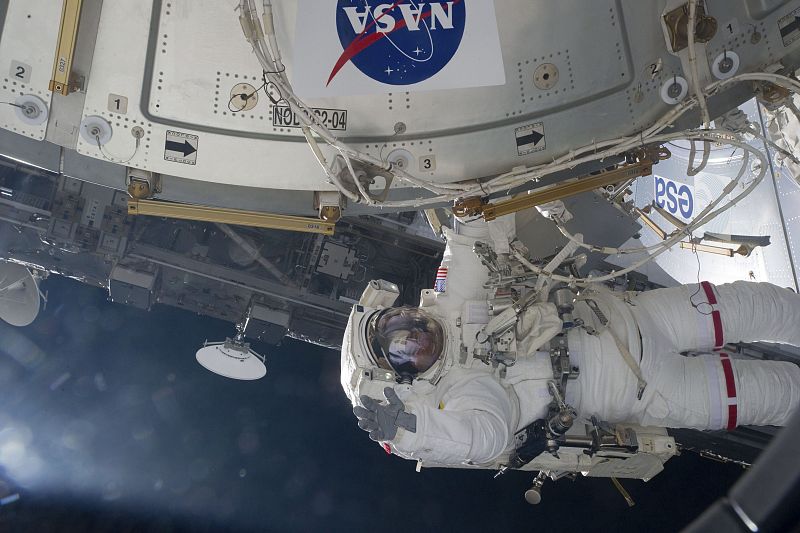 NASA astronaut Greg Chamitoff works outside the International Space Station